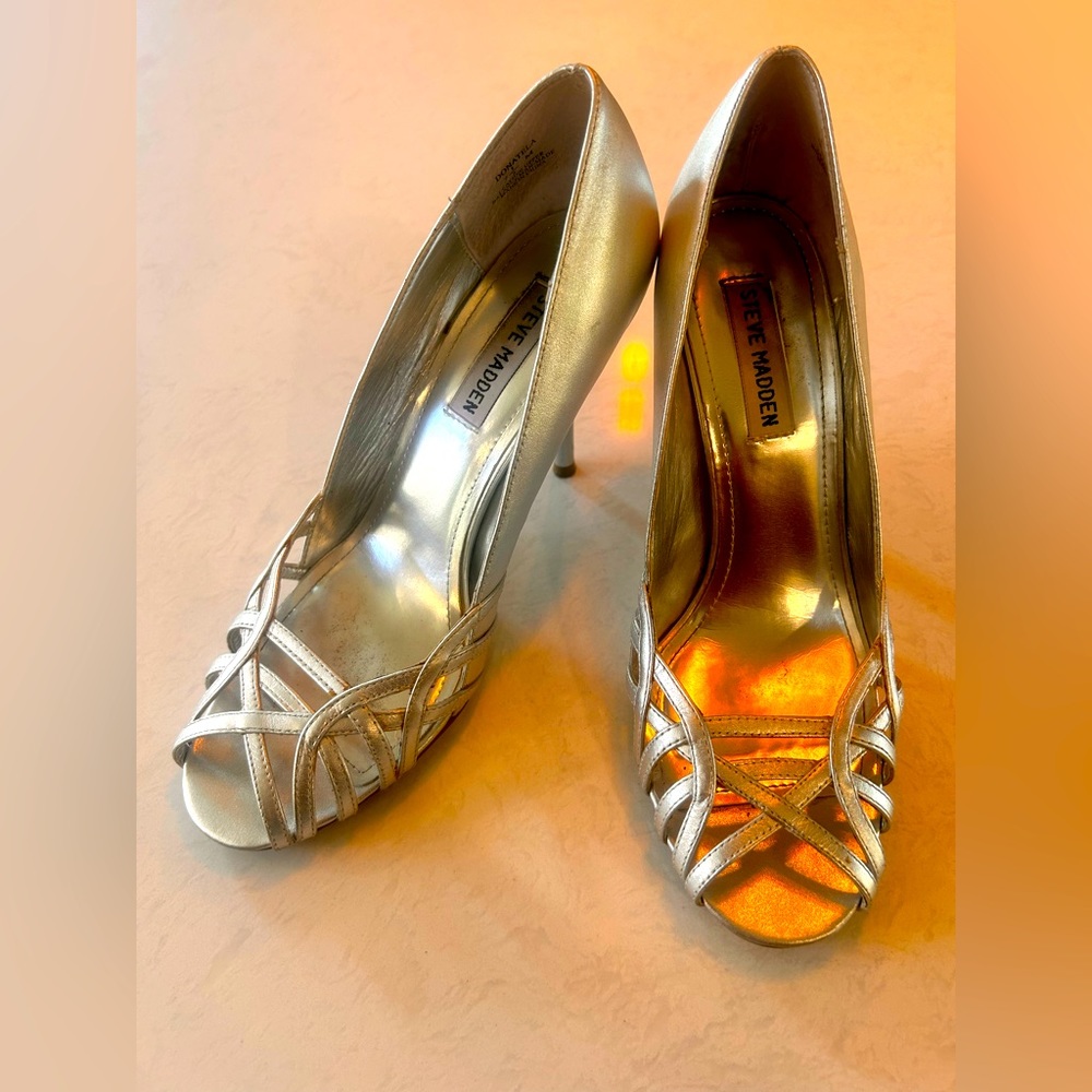 Steve Madden Donatelo silver open toed heels 7.5